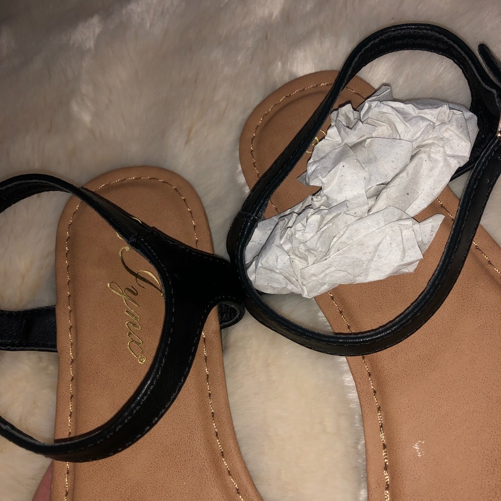 *NEW* Gold Pearl Black Strappy Sandals - Picture 3 of 8